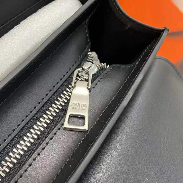 Picture of Prada Handbags _SKUfw182993168fw